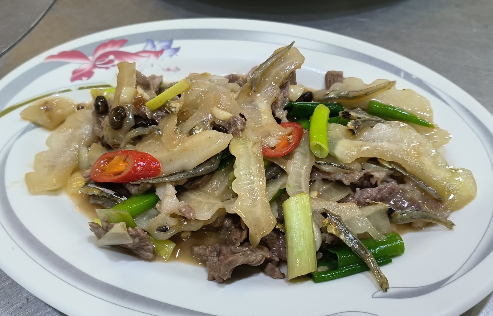 一品羊肉沙茶炒羊肉配蔬菜