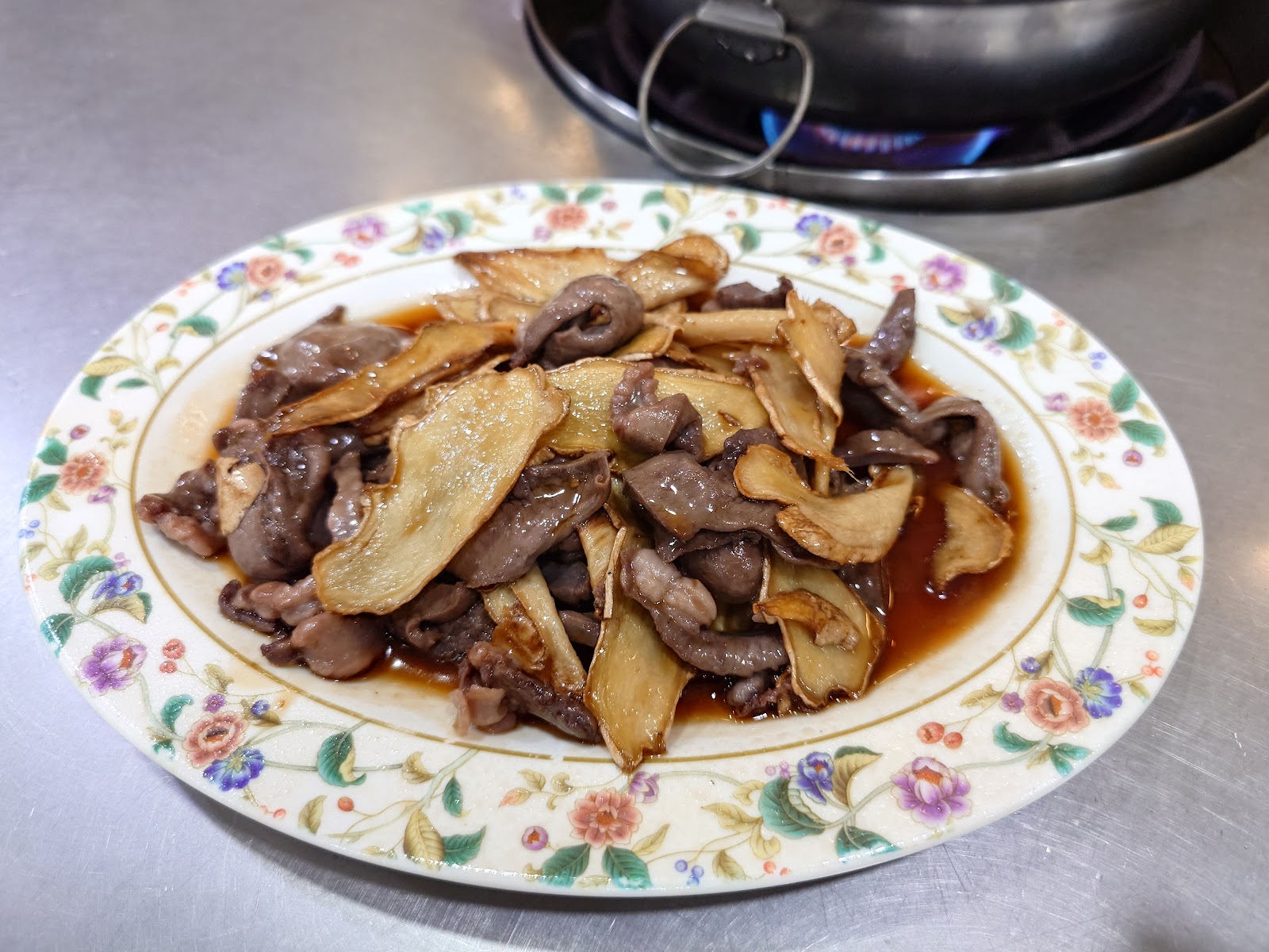 一品羊肉滷羊肉片花瓷盤盛裝