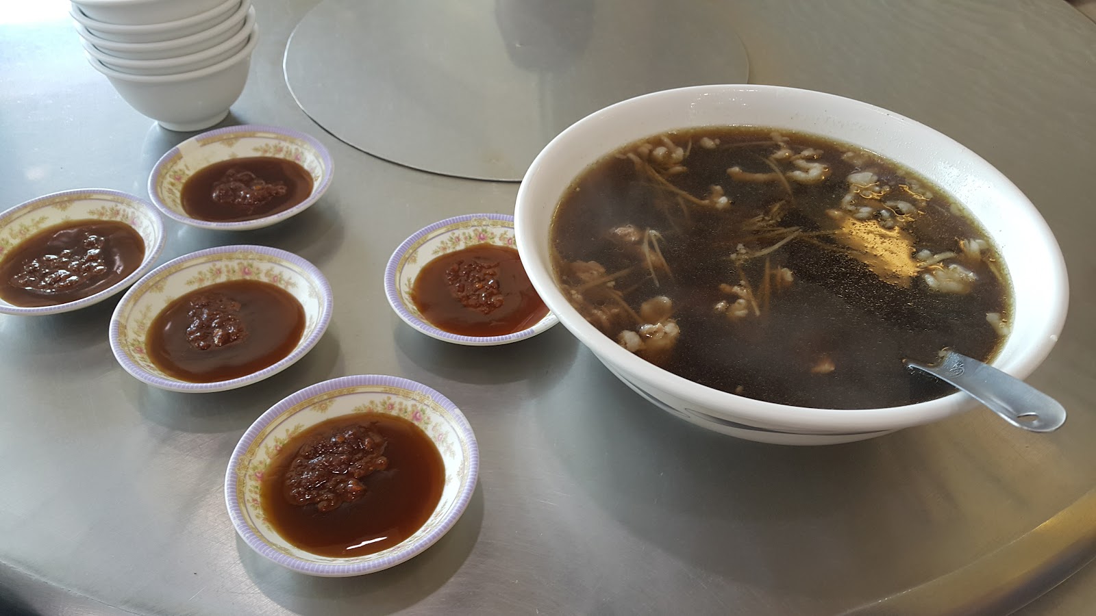 一品羊肉清燉羊肉湯配三碟沾醬