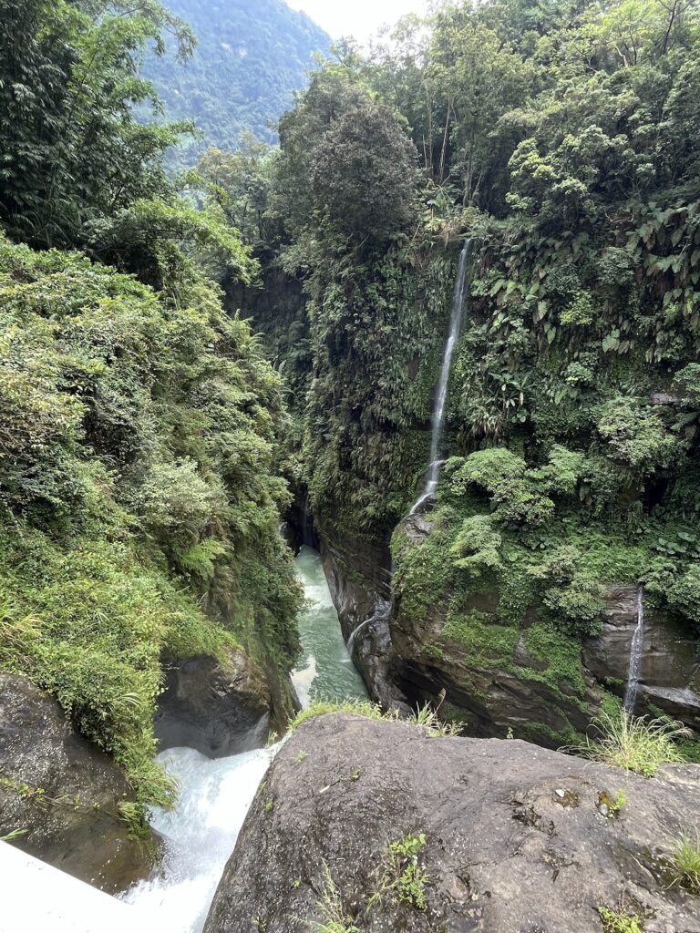 竹山天梯峽谷瀑布景觀，南投竹山深谷自然風光