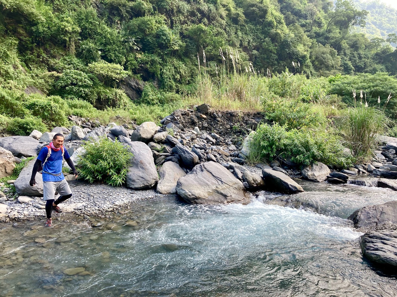 泰武鄉鴛鴦瀑布溪流溯溪步道
