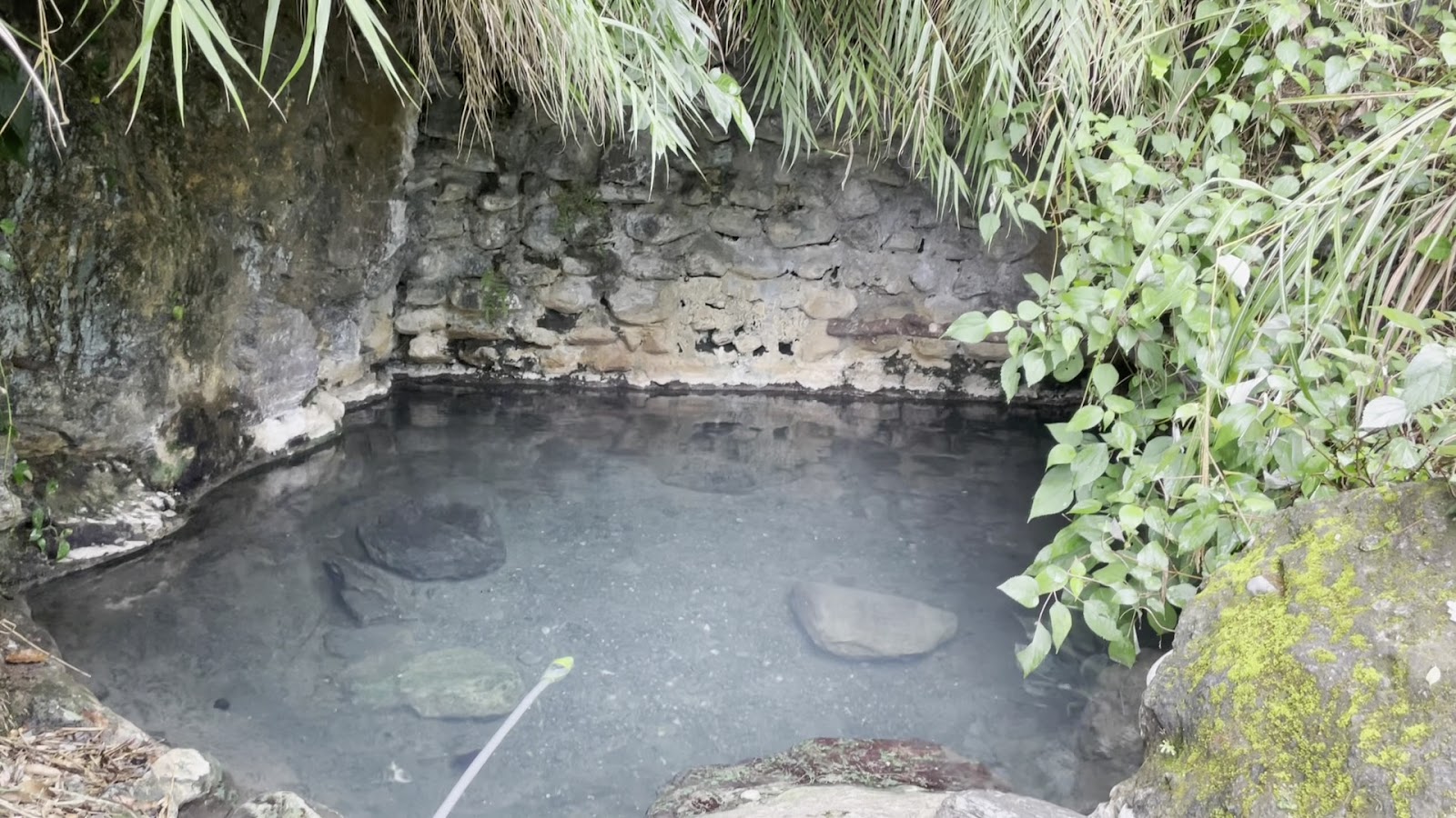 萬榮野溪溫泉石砌泡池蒸氣,花蓮秘境溫泉