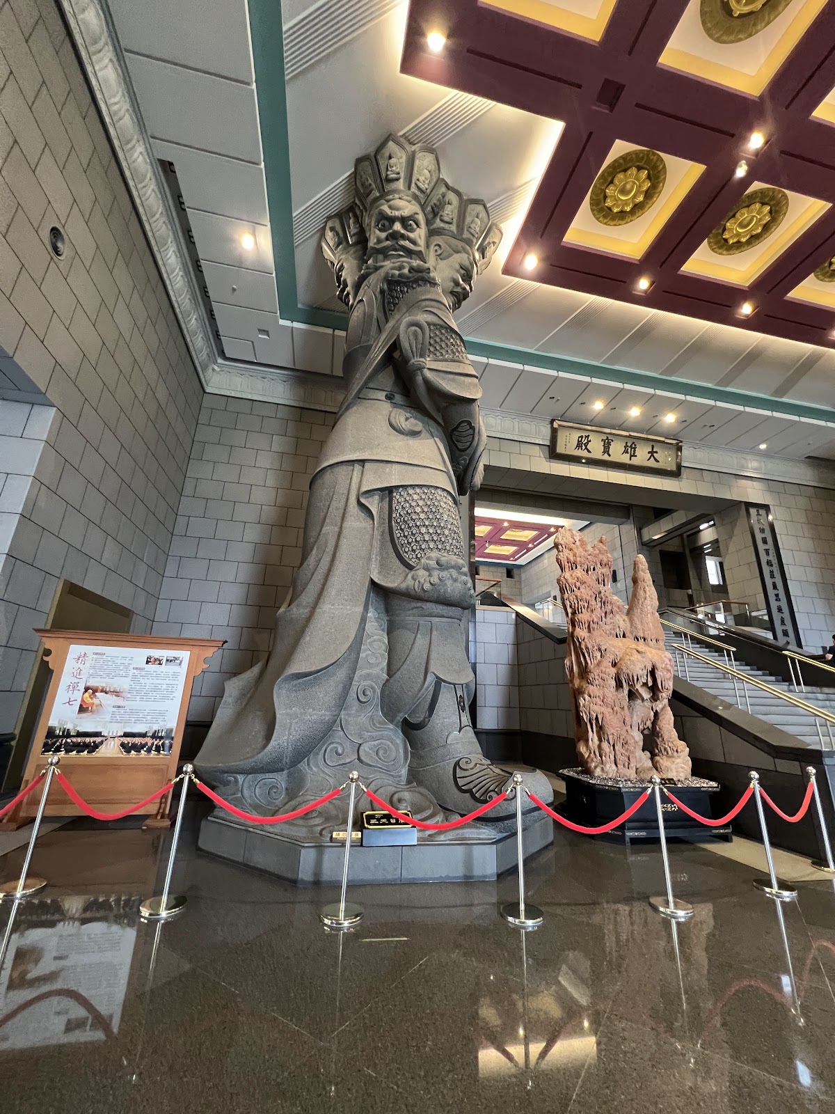 中台禪寺側翼建築細節與藝術雕刻