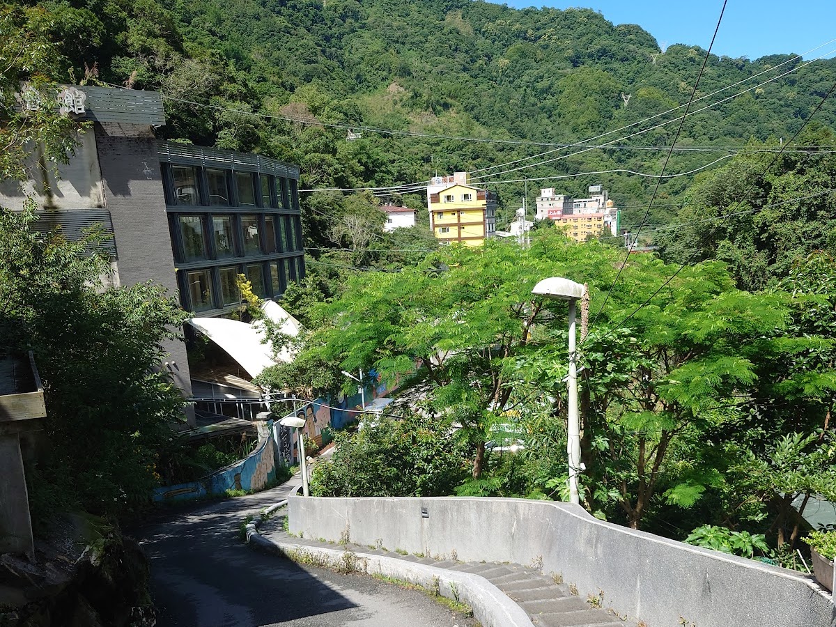 廬山溫泉蜿蜒山城街道，南投仁愛鄉溫泉街巷弄