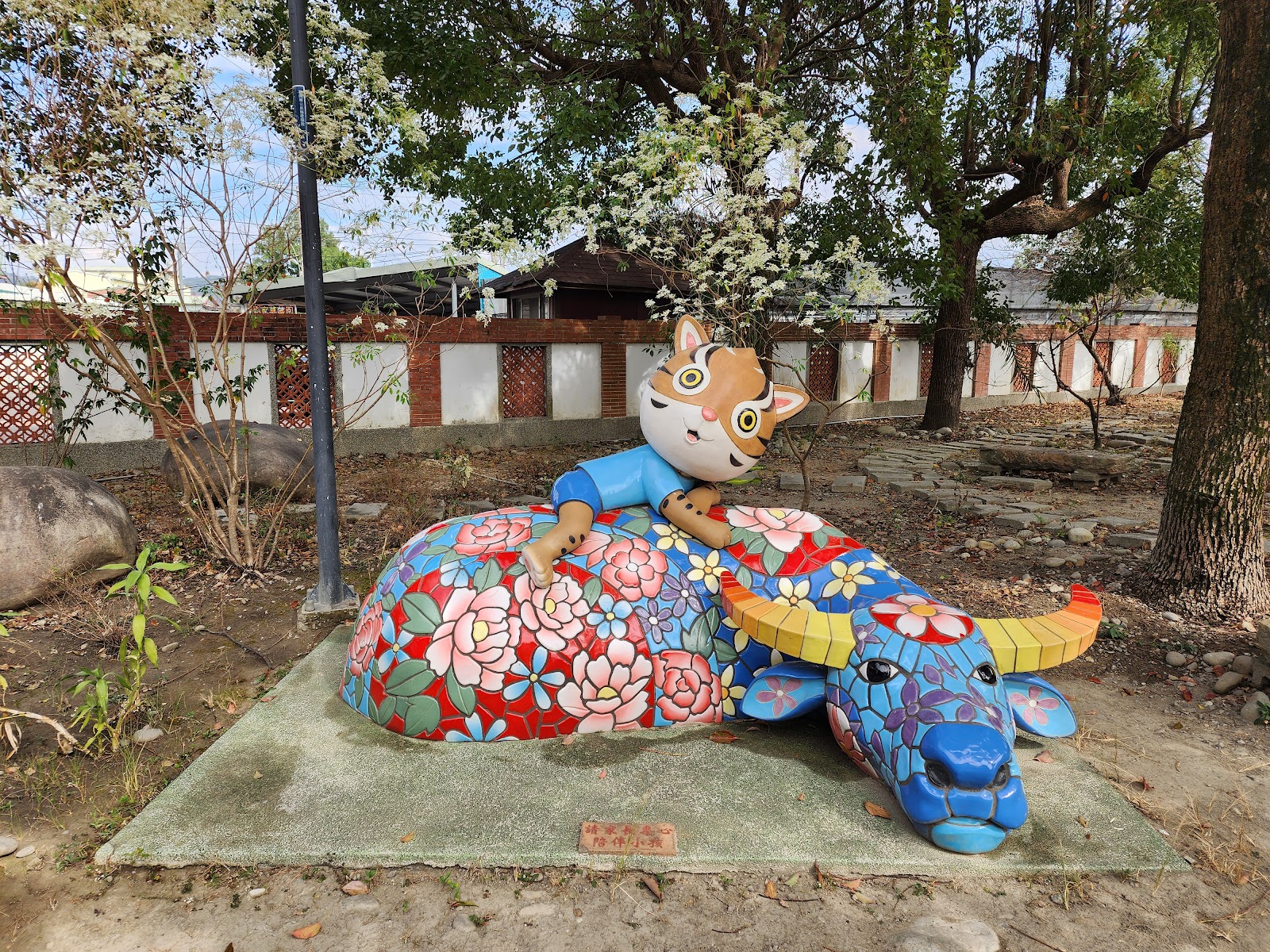 土牛客家文化館馬賽克土牛騎貓彩繪雕塑，石岡區打卡景點，台中親子旅遊