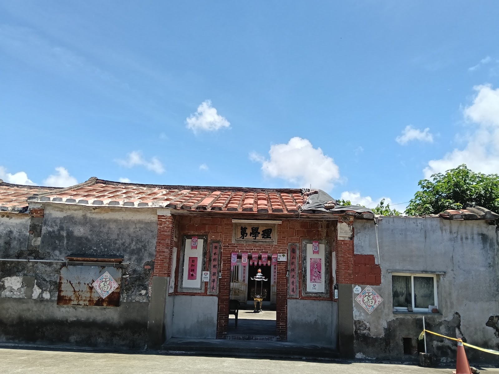 佳冬傳統建築中庭，藍天白雲，客家古聚落屏東