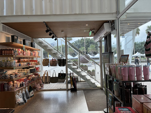 花蓮洄瀾門市室內座位與大片採光