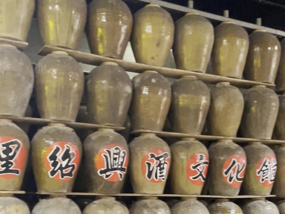 埔里酒廠展售中心各式紹興酒與台灣啤酒