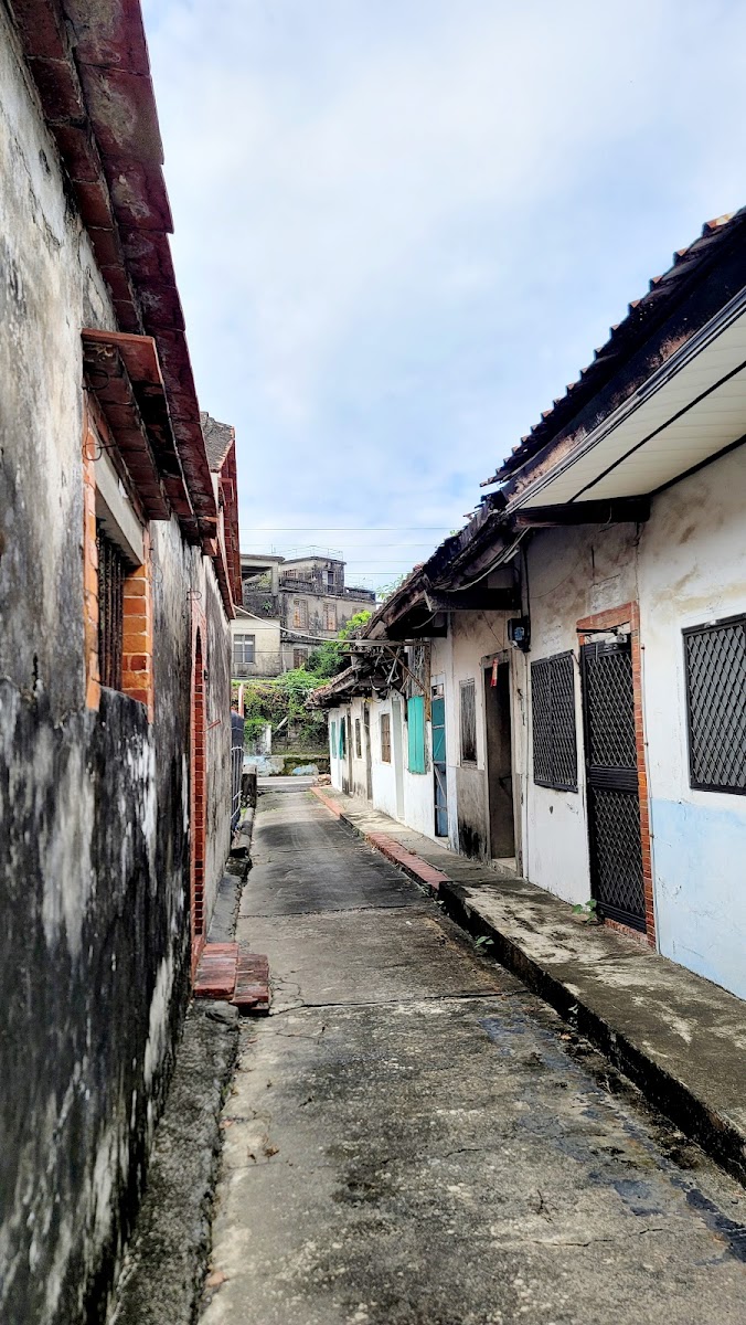 佳冬老街石板路，兩旁古厝，客家聚落