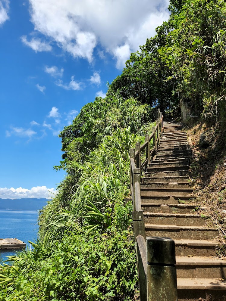 401高地沿山坡而上的石階步道
