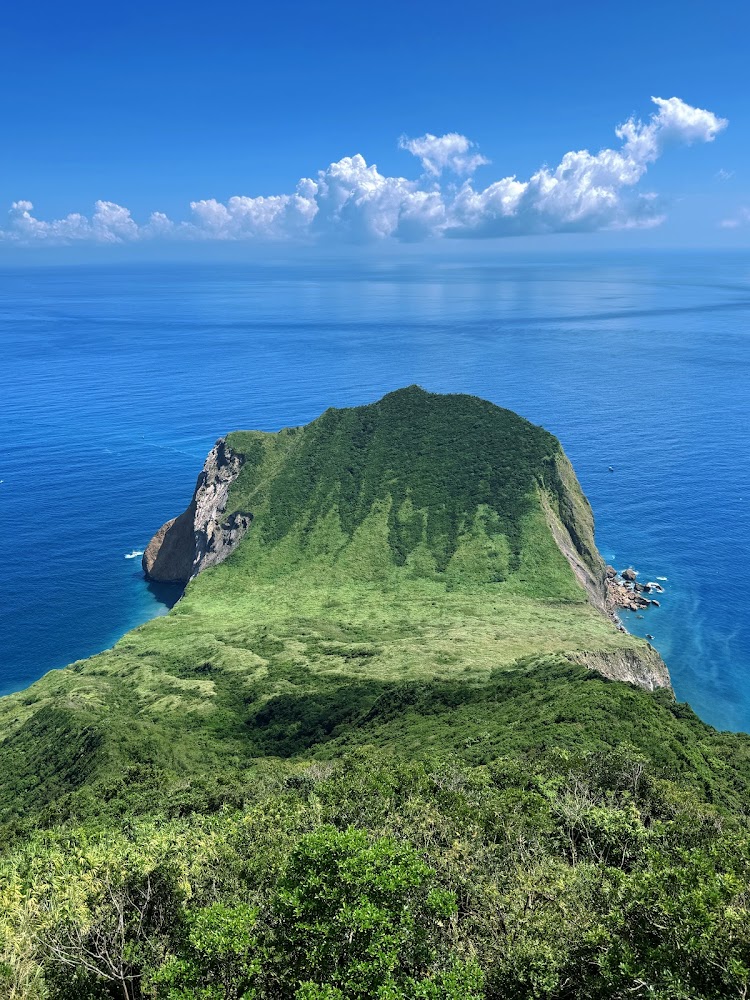 龜山島藍天大海與整體島形景觀
