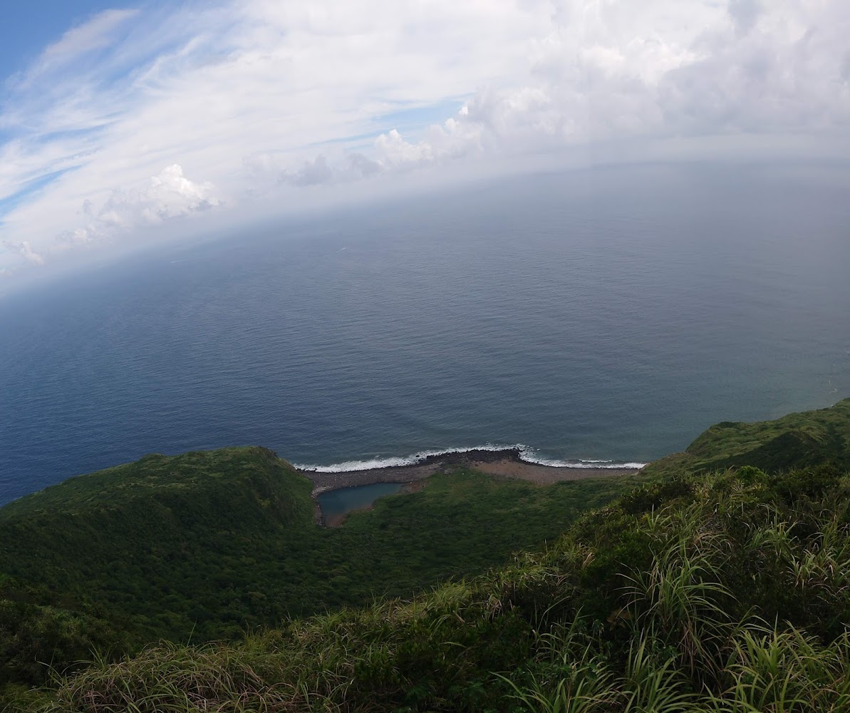 401高地壯闊海岸線與綠色山坡景色