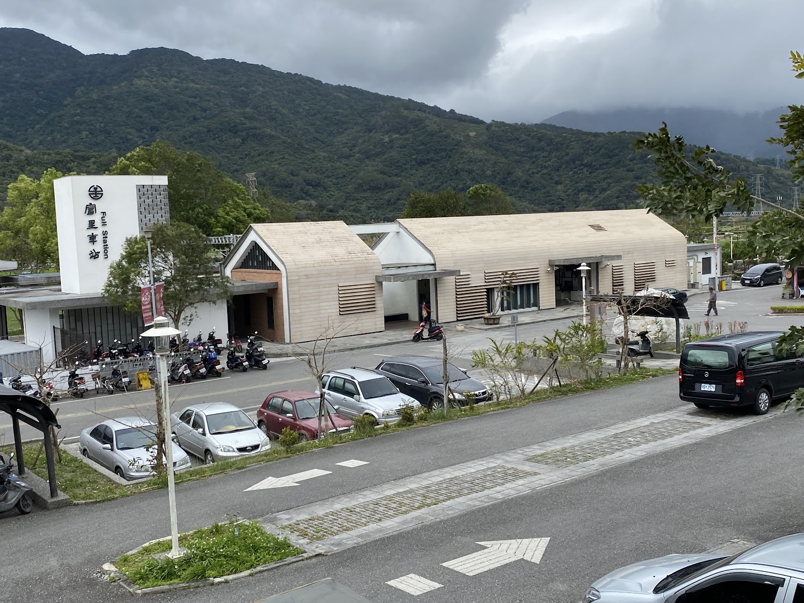 富里車站外觀現代木質建築花蓮縱谷