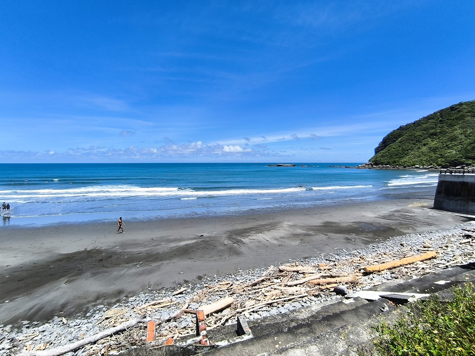 磯崎海水浴場黑沙灘全景花蓮豐濱一日遊景點