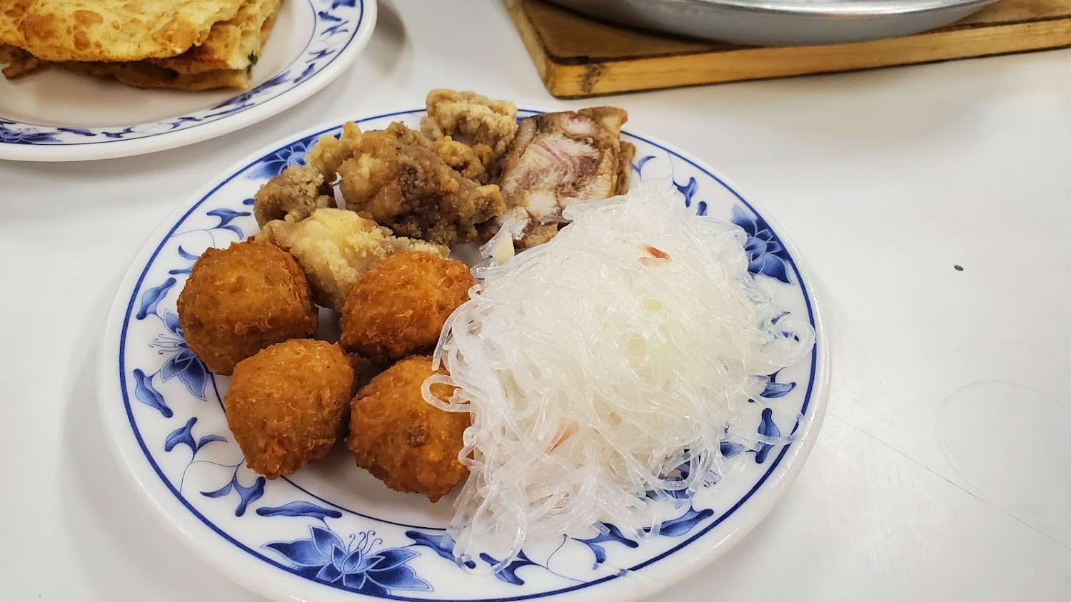 台電勵進餐廳冬粉與炸丸子冷盤