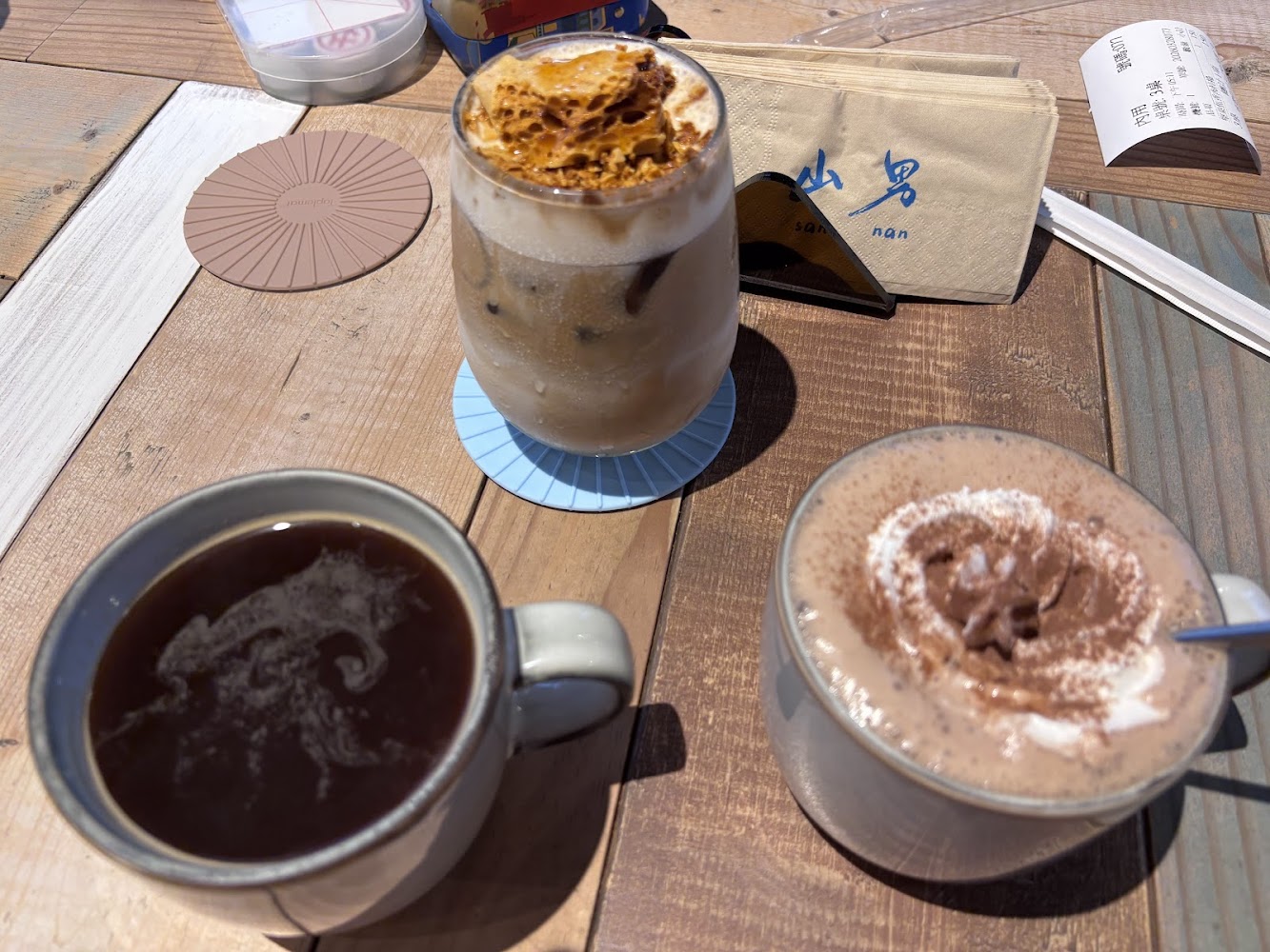 山男咖啡三杯不同飲品