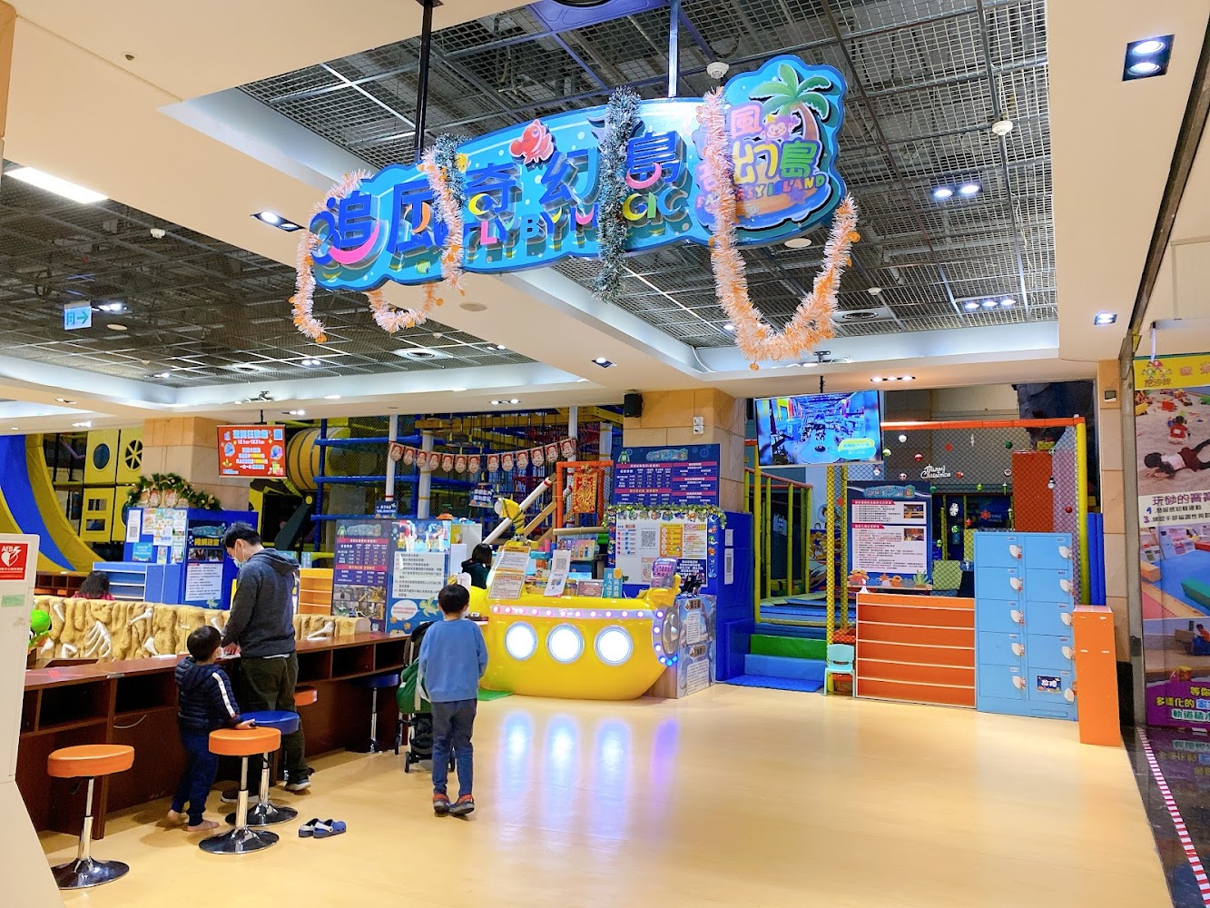 追風奇幻島高雄義大店魔法歡樂谷入口與場館全景