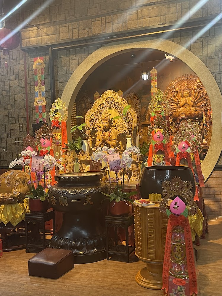 紫竹巖天一觀音寺供桌與佛像