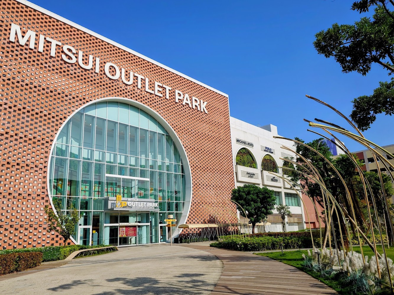 台南三井 Outlet 現代建築外觀