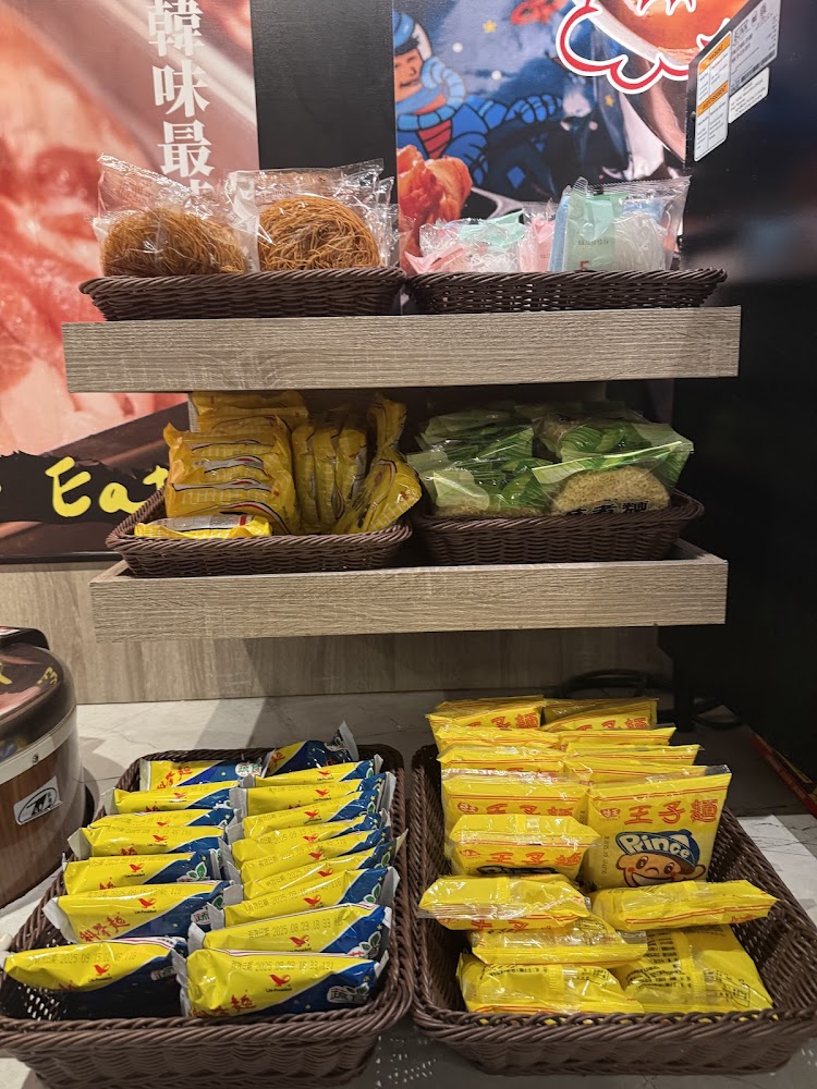 打爆豬韓式燒肉吃到飽桃園經國店泡麵與零食籃