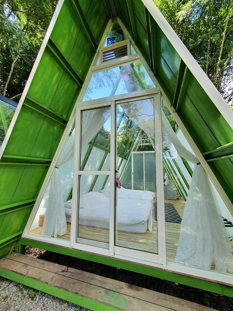 Hamoana星空帳篷露營地綠色A字型小屋外觀