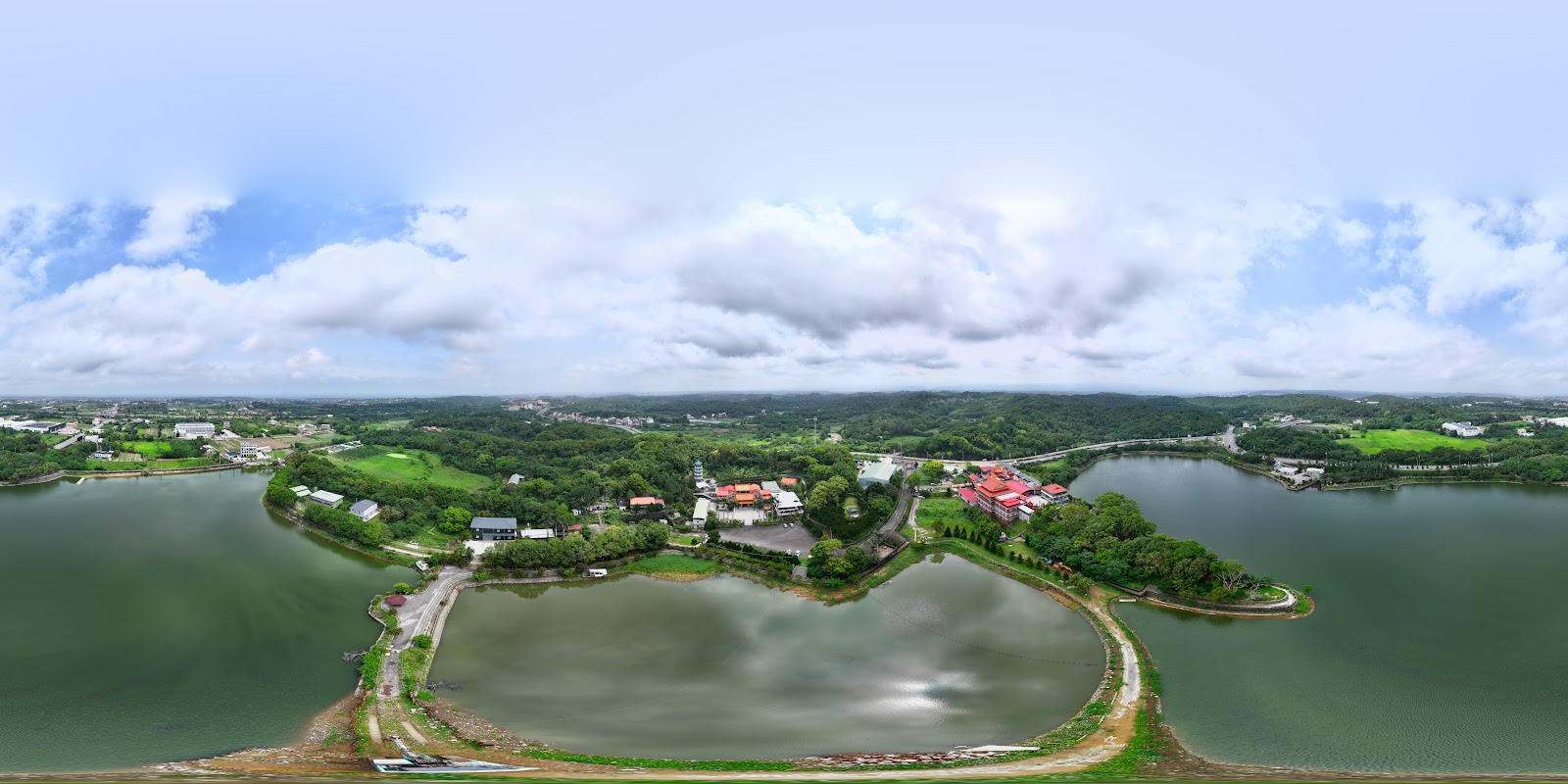 龍昇綠龍隧道空拍全景，蜿蜒如龍的棚架廊道