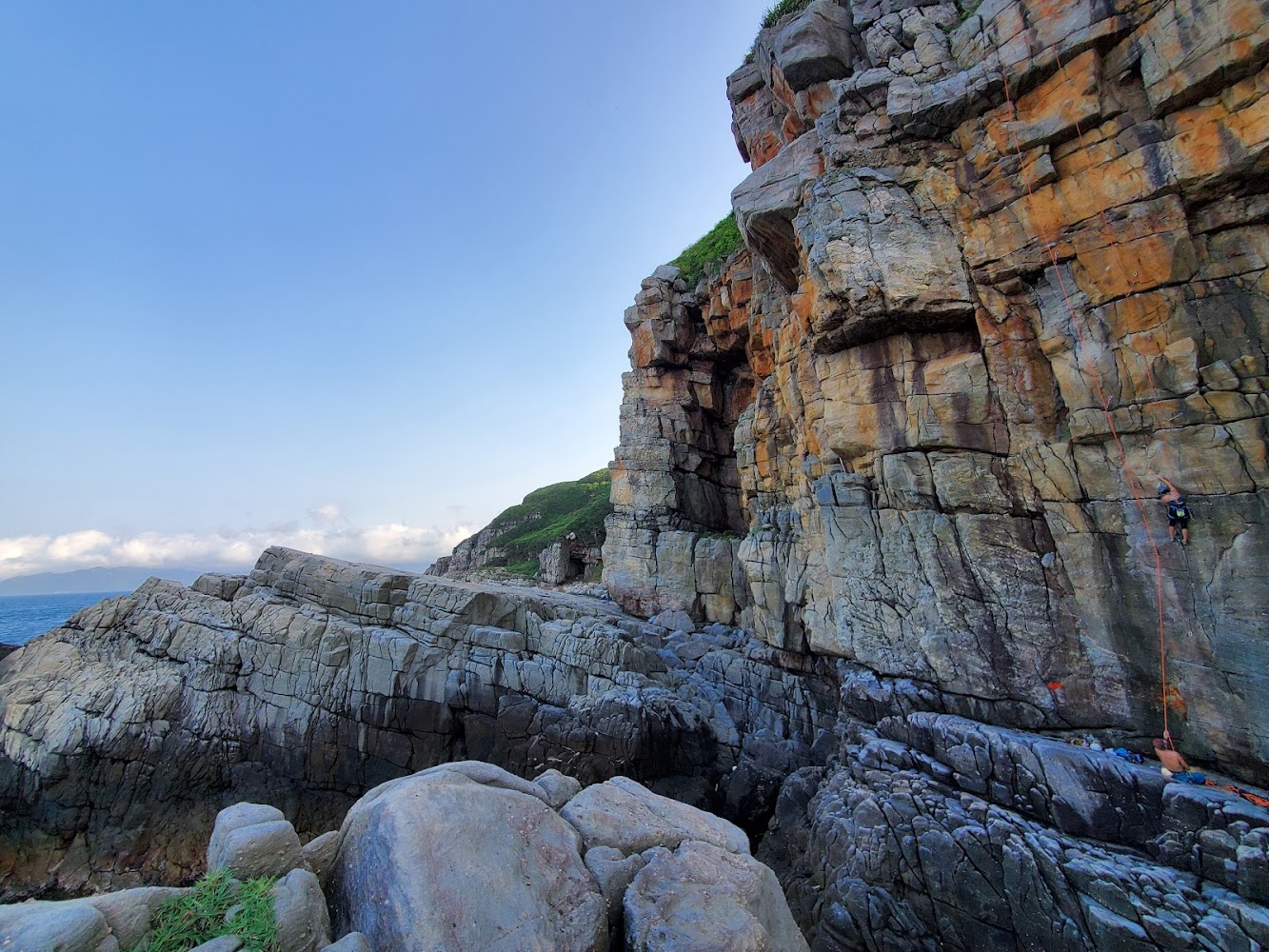 龍洞岩場攀岩與海景