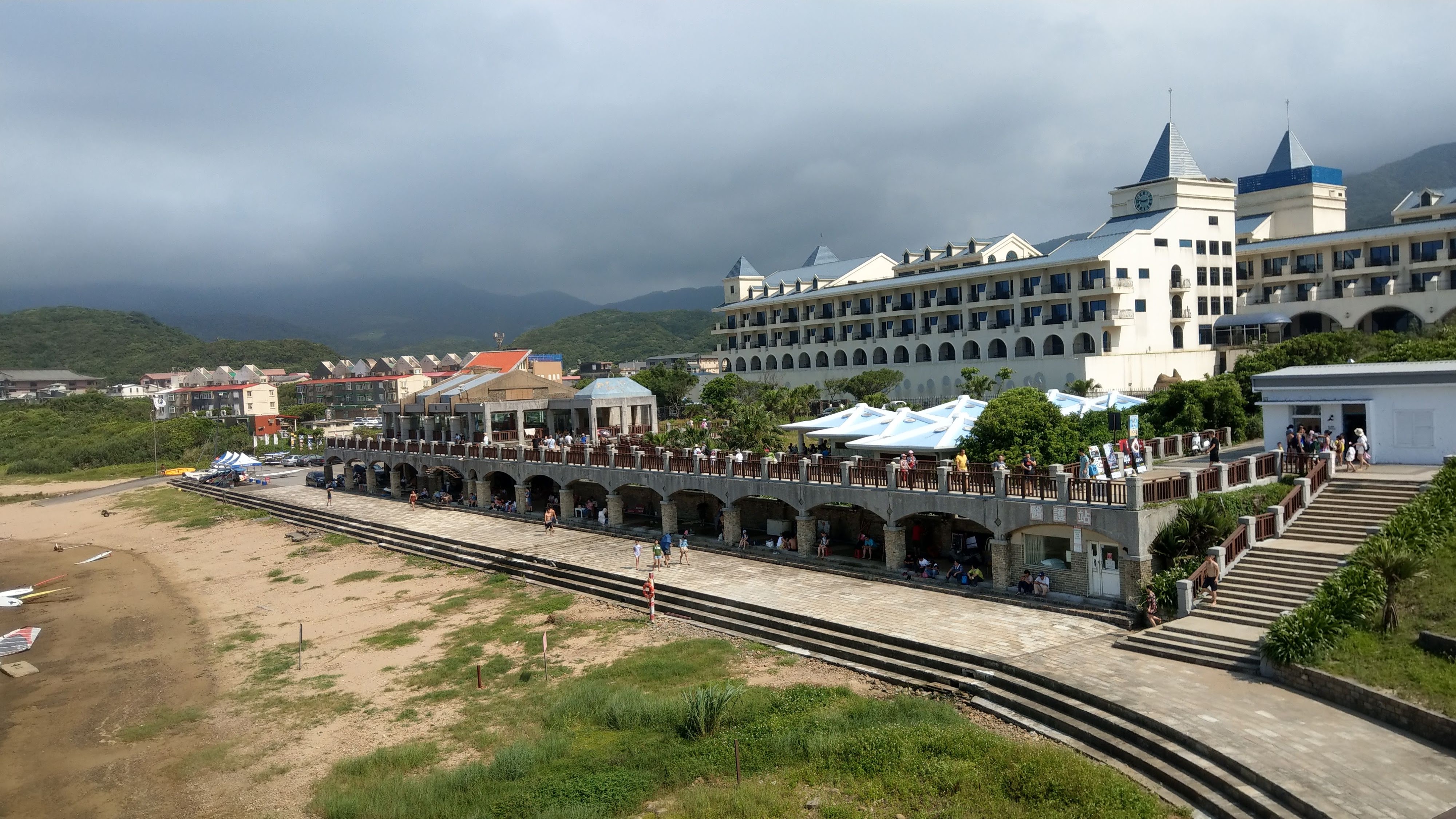 福隆海水浴場旁大型度假建築