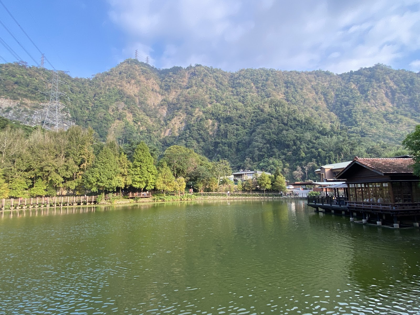車埕貯木池全景木造餐廳山色