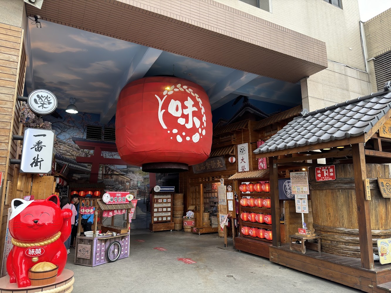 日式街區風格裝飾與招財貓