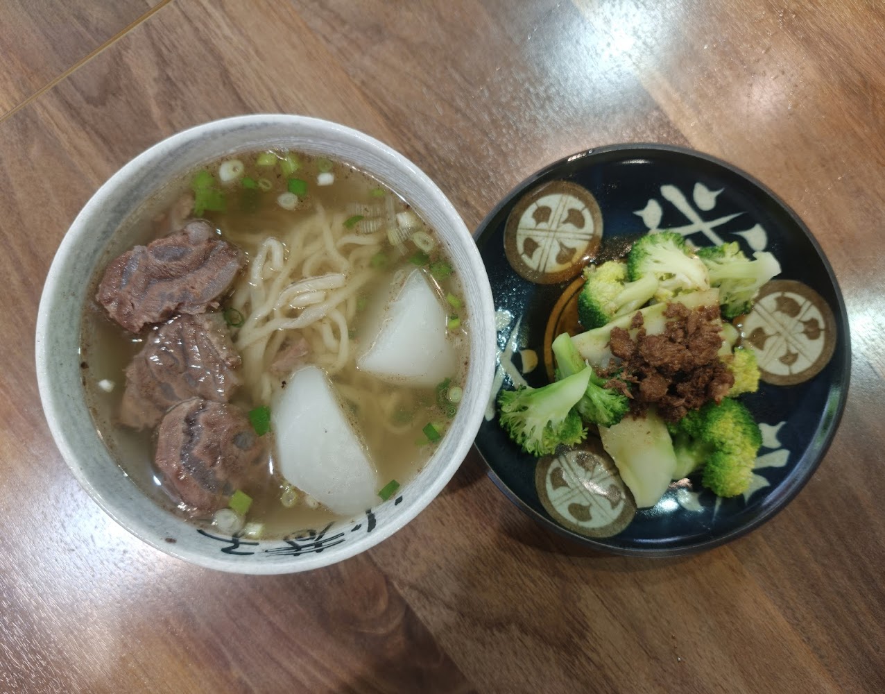 小巷子清燉牛肉麵與燙青菜