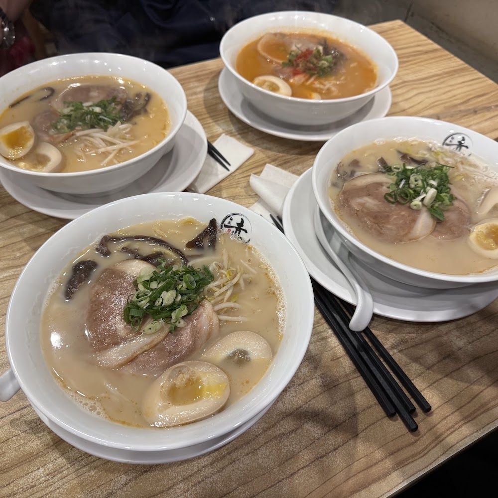 赤麵廠多碗拉麵合照