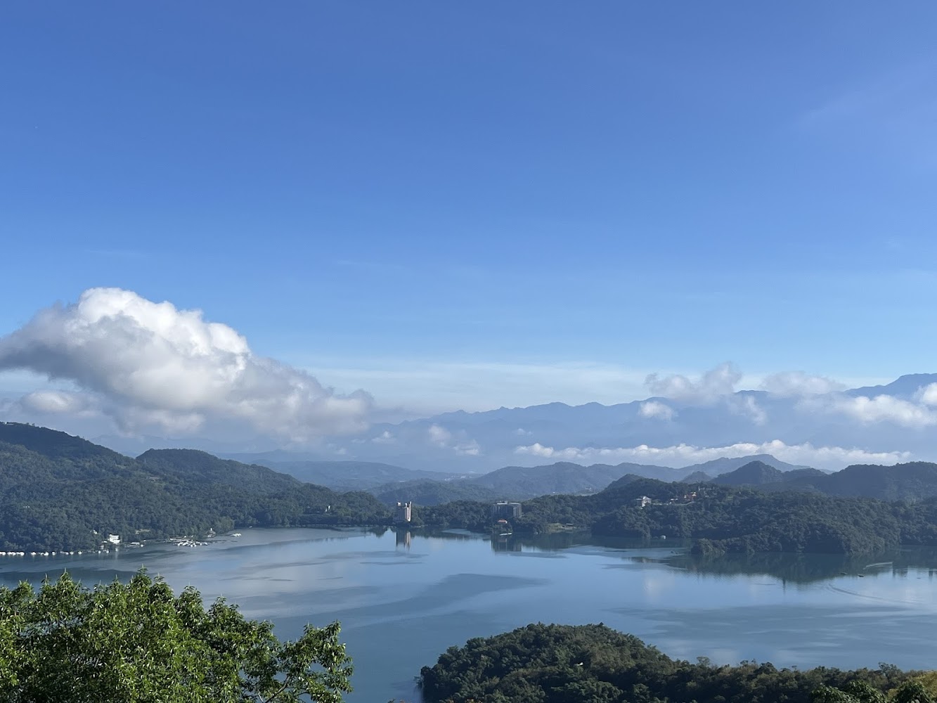 慈恩塔眺望日月潭湖景