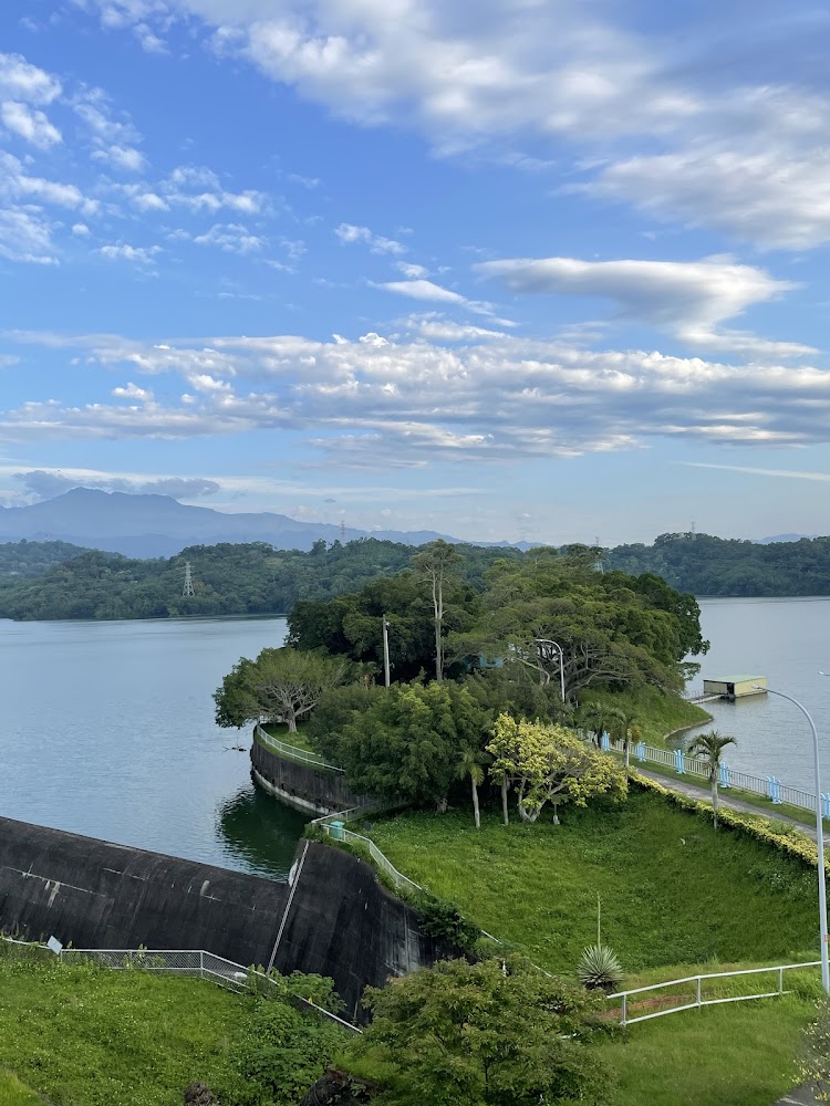 永和山水庫湖泊與遠方山景
