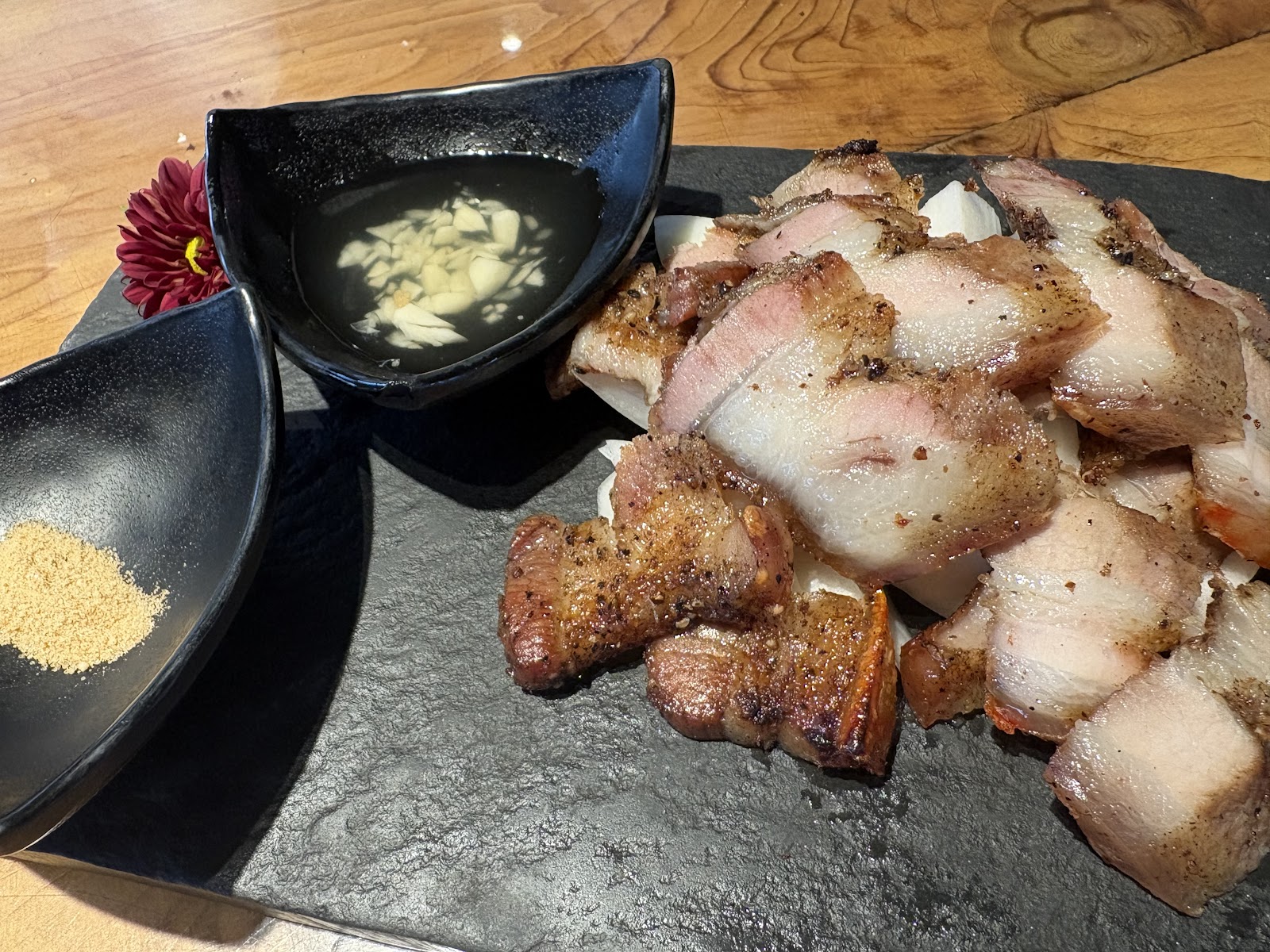 居高風味餐廳 石板烤山豬肉 排灣族傳統料理 屏東三地門