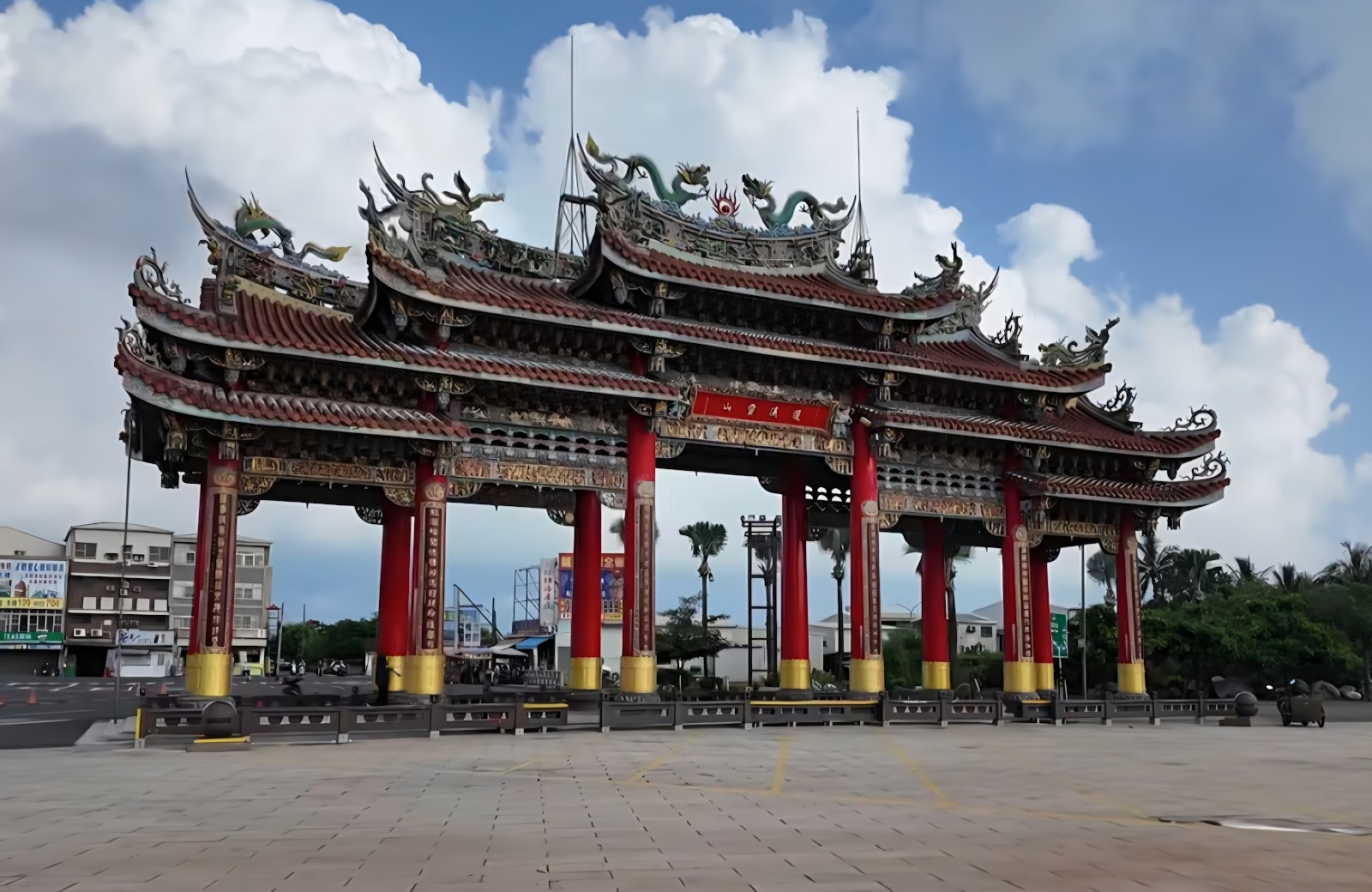 南鯤鯓代天府廟前大牌坊全景