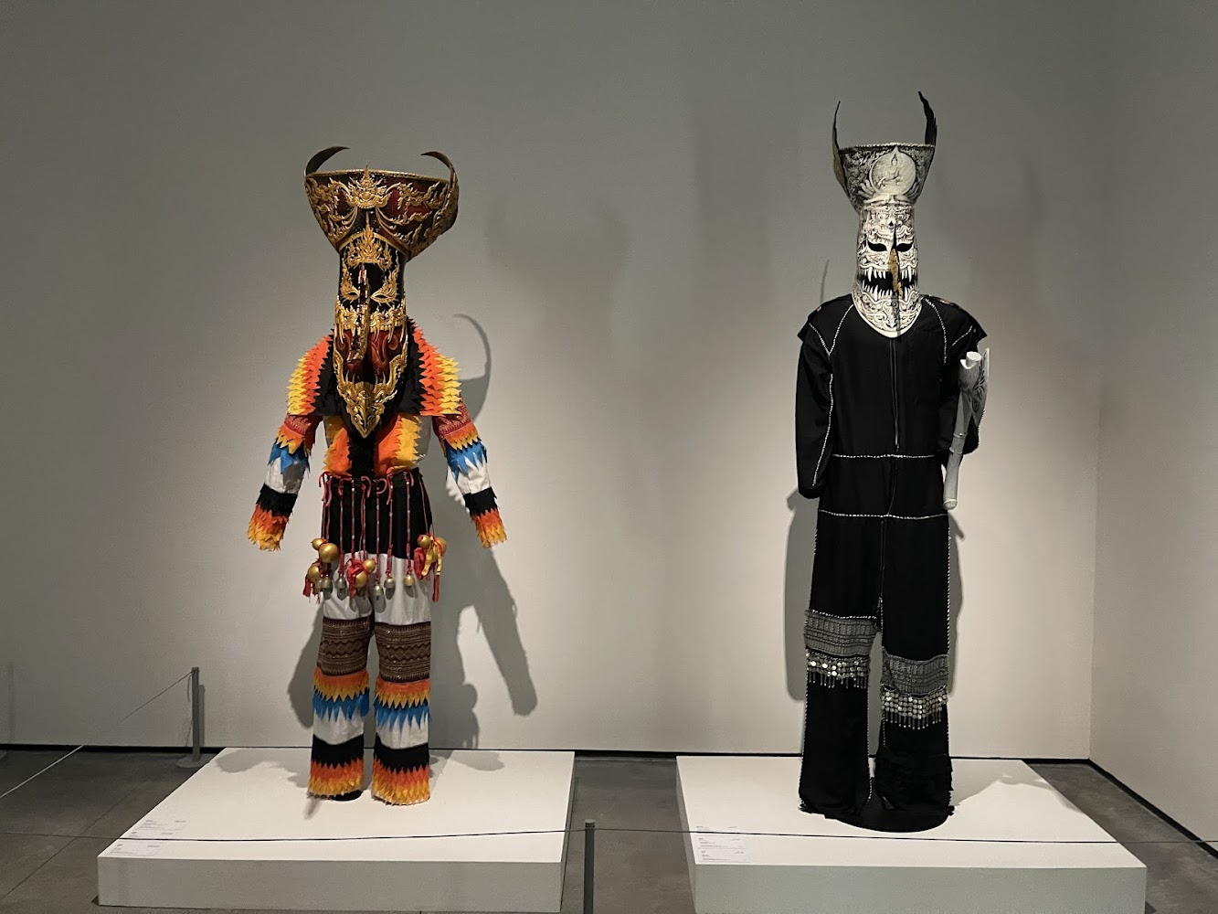 臺南市美術館展出傳統圖騰風格服裝