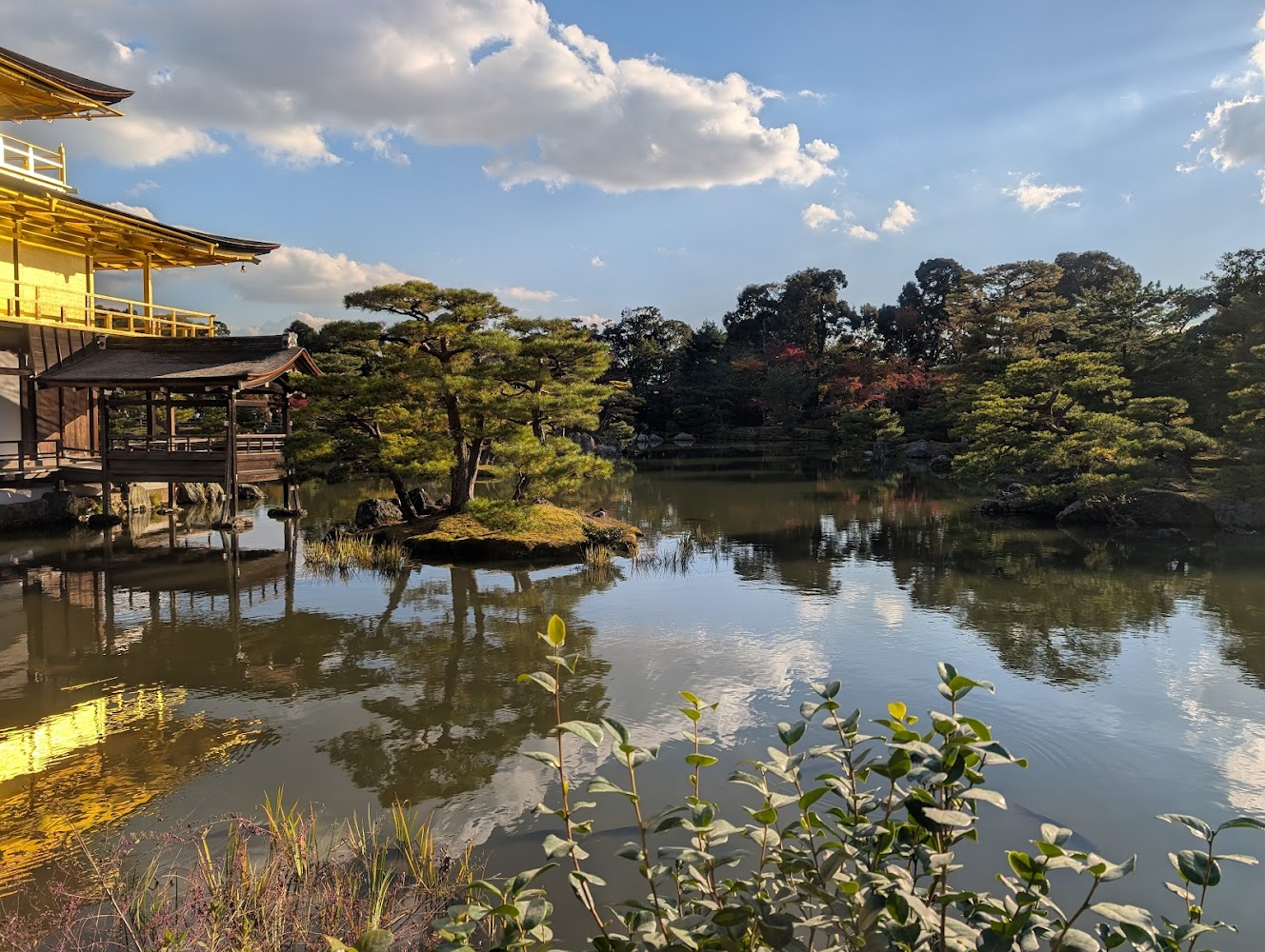 金閣寺與鏡湖池