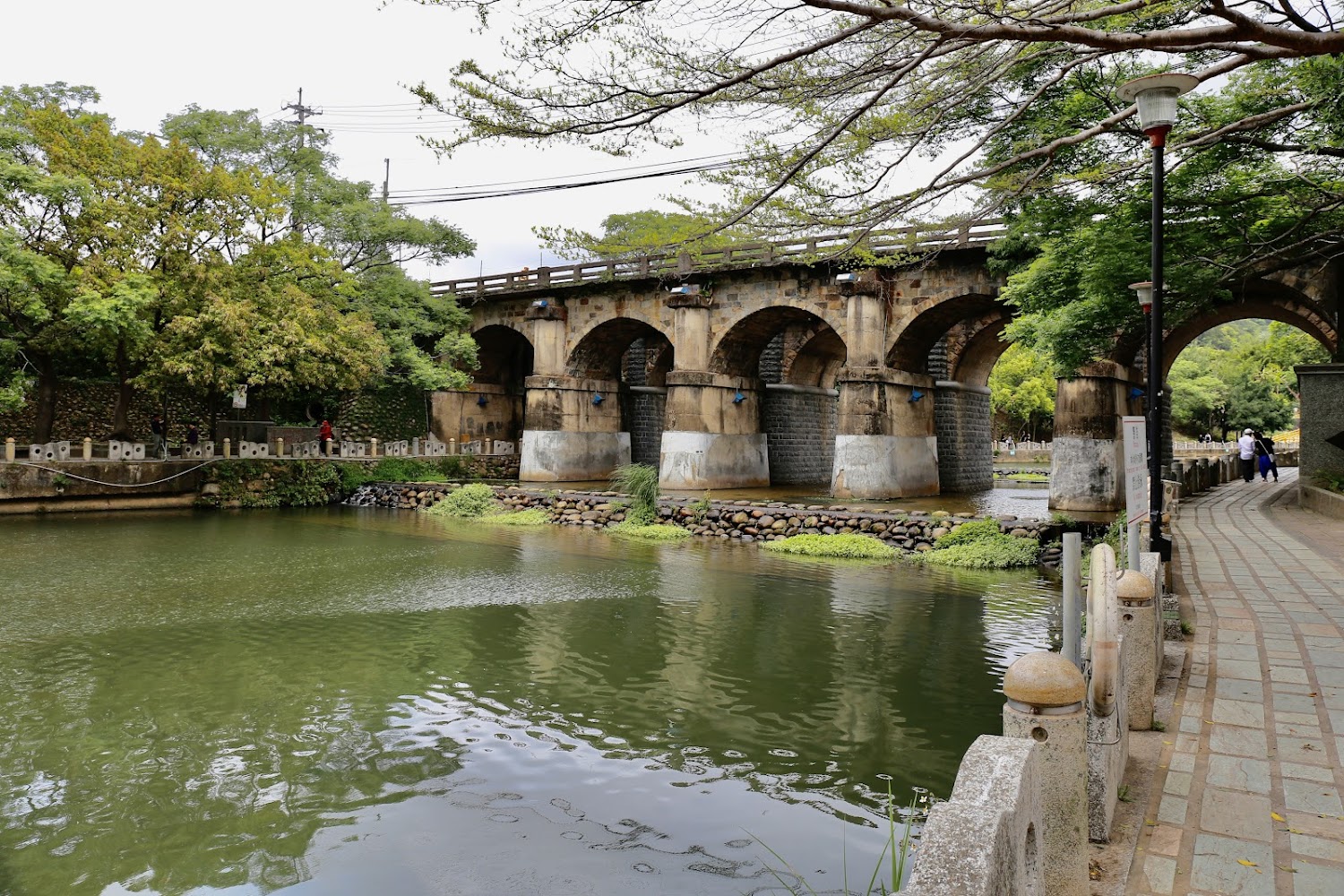 東安古橋多孔石橋跨河景觀