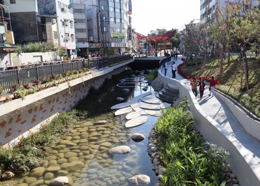 葫蘆墩圳白天步道與河道景觀