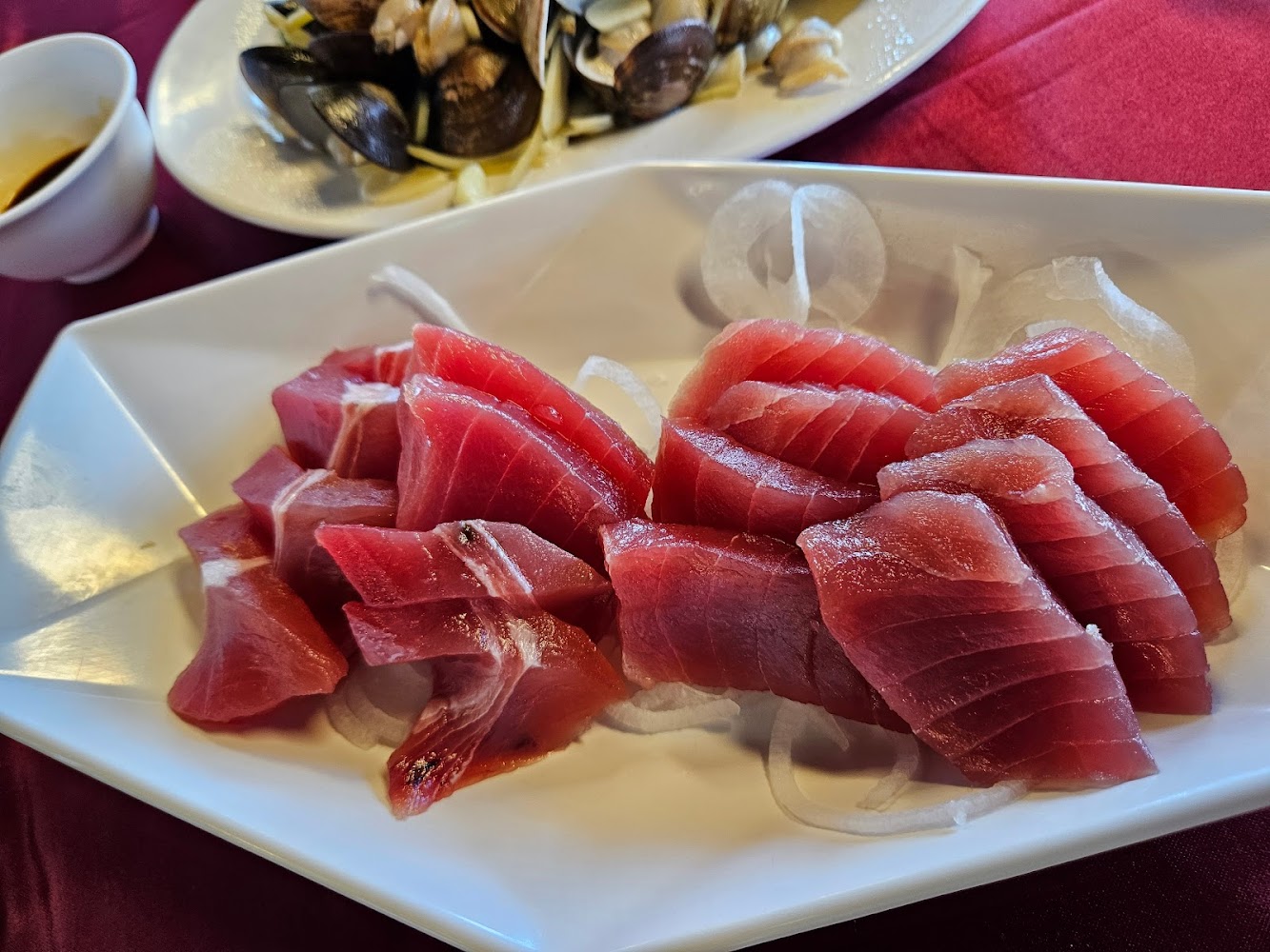 新鮮生魚片刺身拼盤