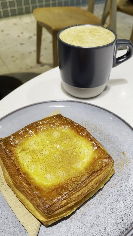 斜坡咖啡拿鐵與奶油酥皮派