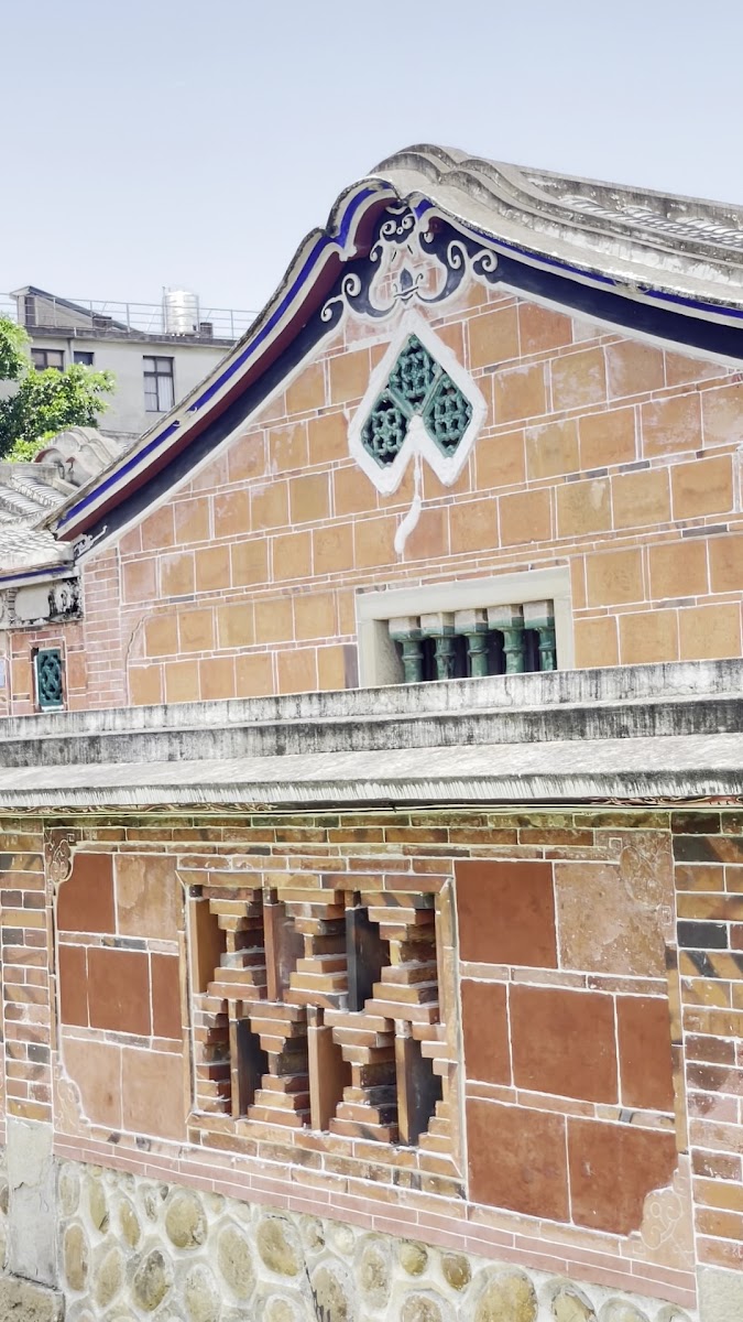 新埔老街街道景色,傳統建築與特色商店