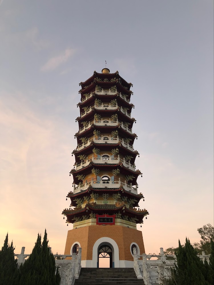 慈恩塔外觀與石階