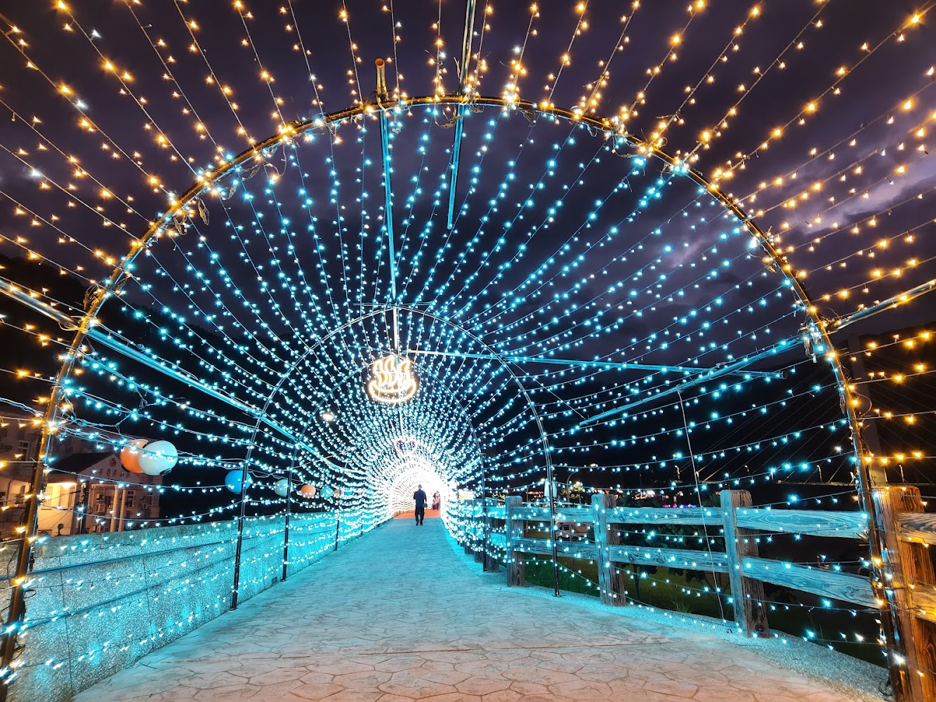 知本夜間燈光隧道景觀