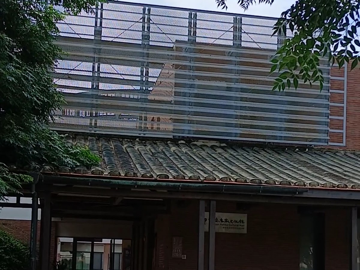詔安客家文化館入口廊道建築，紅磚傳統屋瓦