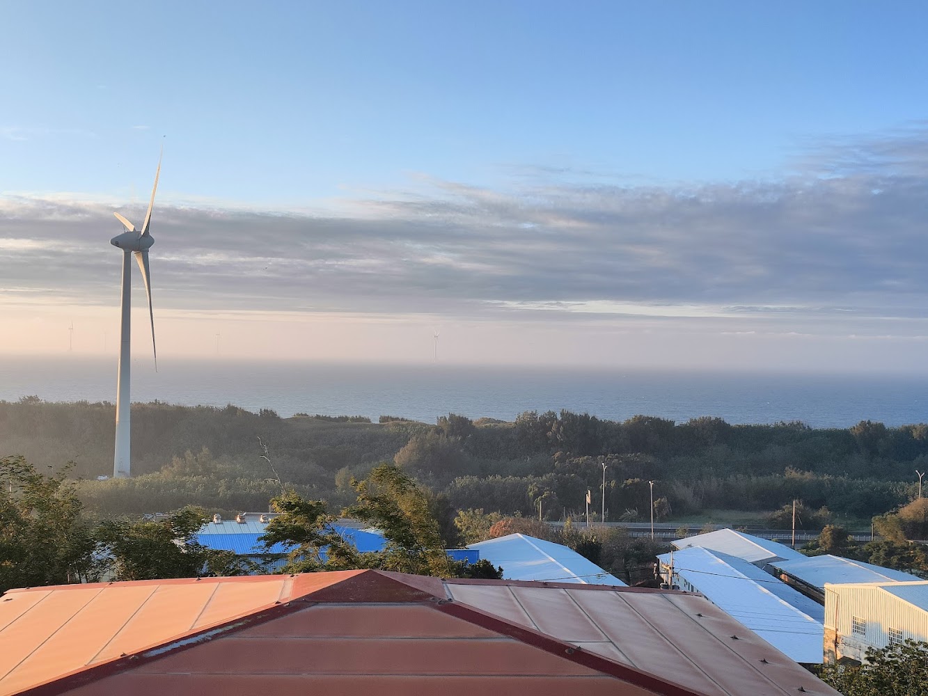 風力發電機與海景