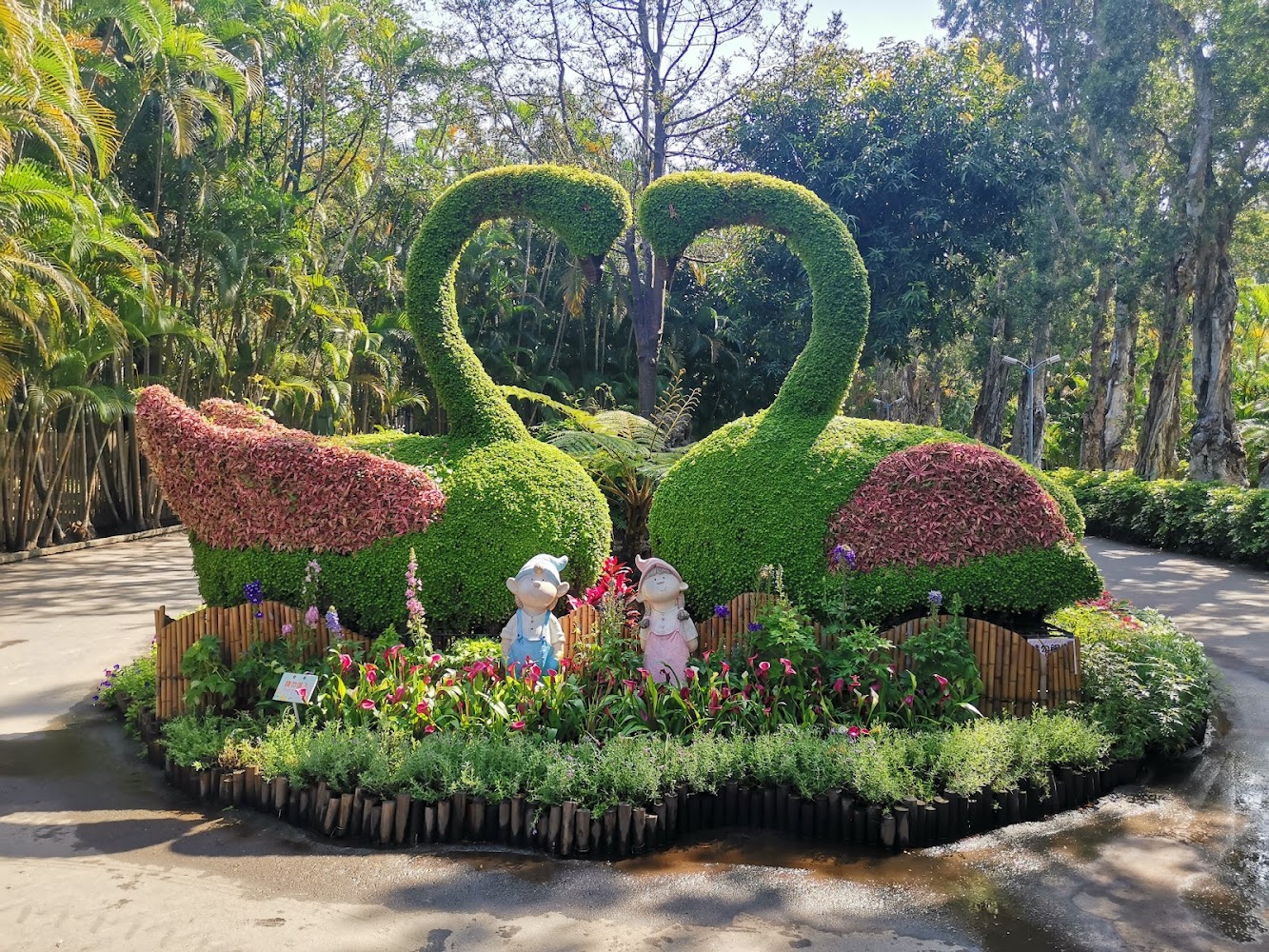 士林官邸花園造景天鵝花藝