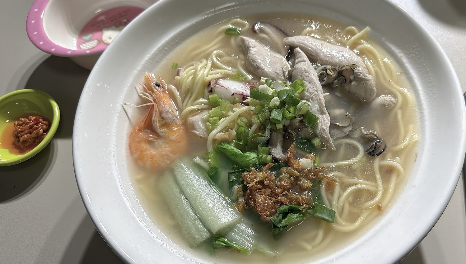 港邊海鮮麵招牌海鮮麵與配料