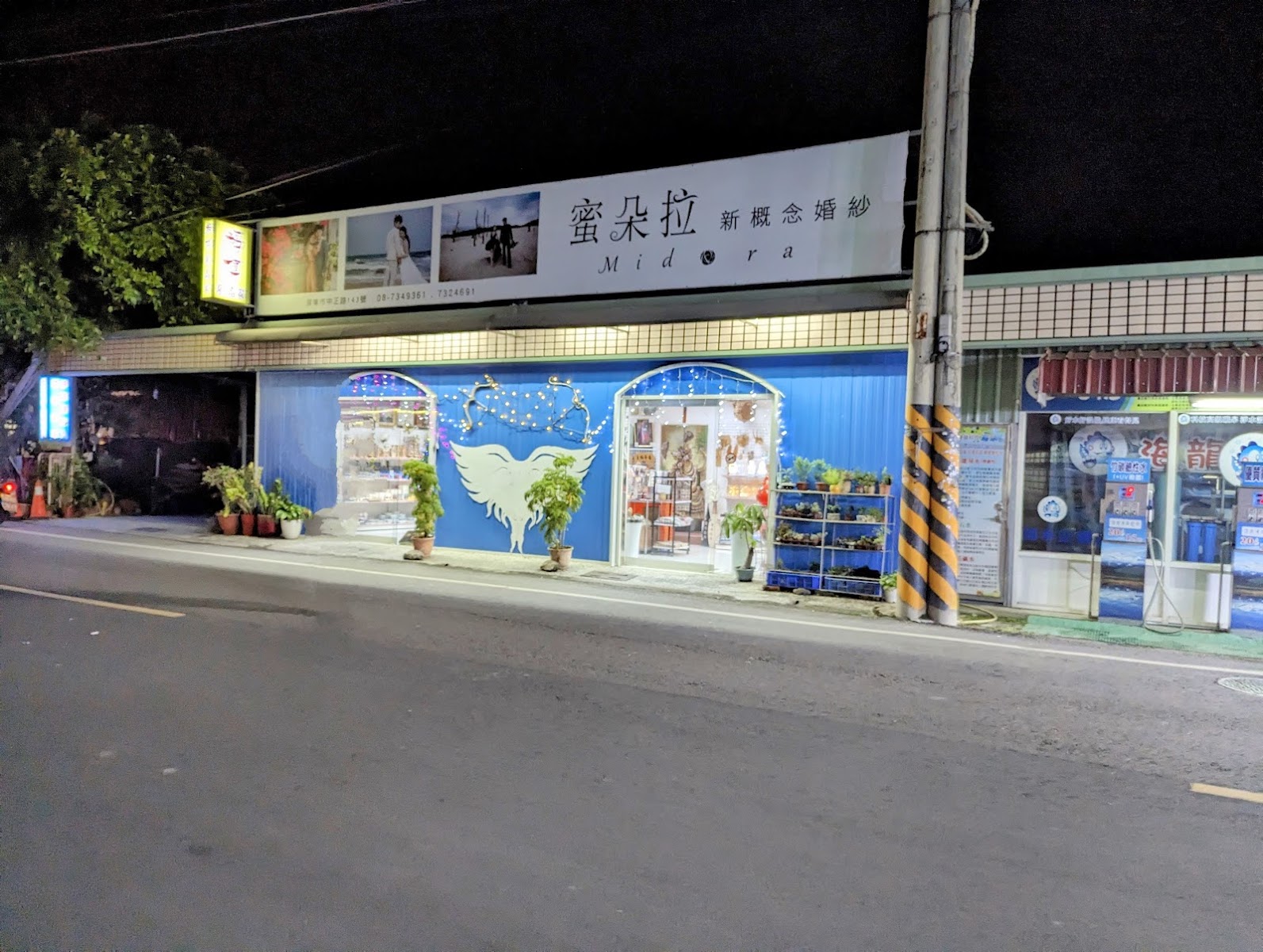 萬金聖母聖殿側面角度，展示建築細節